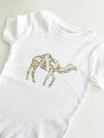 Short sleeve t-shirt with glittery camel design